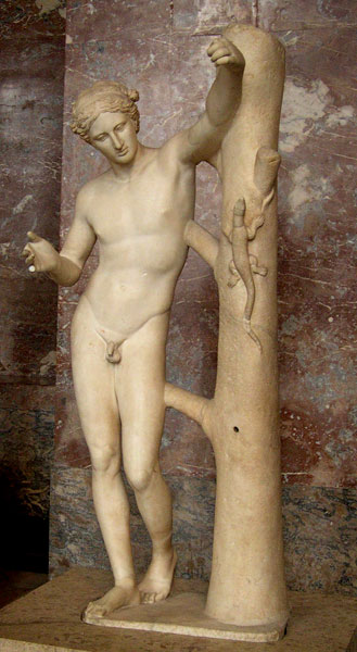 『とかげを殺すアポロン』（ statue ; Apollon Sauroctone ）　身長167cm 幅78cm 奥行き85cm　ローマ帝国時代（プラクシテレスのオリジナルは紀元前330年頃）　ルーヴル美術館蔵