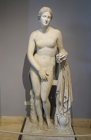 『クニドスのヴィーナス』　ローマ時代の彫刻　紀元前4世紀半ばのプラクシテレスにもとづく　ヴァチカン美術館蔵