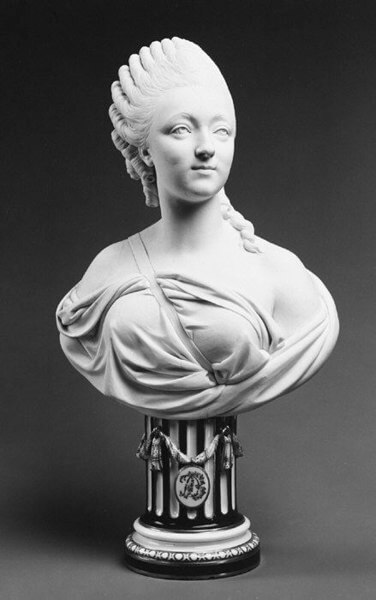デュ・バリー夫人胸像　1772年　高さ38.1cm　セーヴル磁器　オーギュスタン・パジュー　メトロポリタン美術館蔵